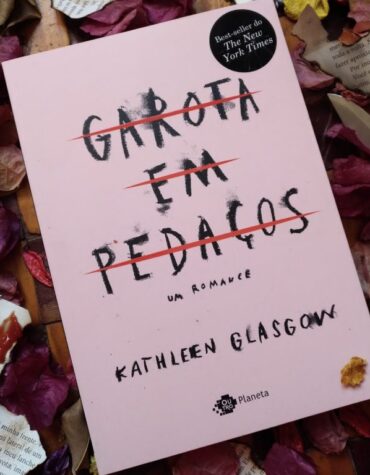 GAROTA EM PEDAÇOS – KATHLEEN GLASCOW | RESENHA