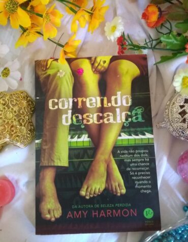 CORRENDO DESCALÇA – AMY HARMON | RESENHA