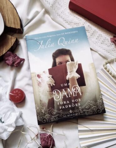 UMA DAMA FORA DOS PADRÕES – JULIA QUINN | RESENHA
