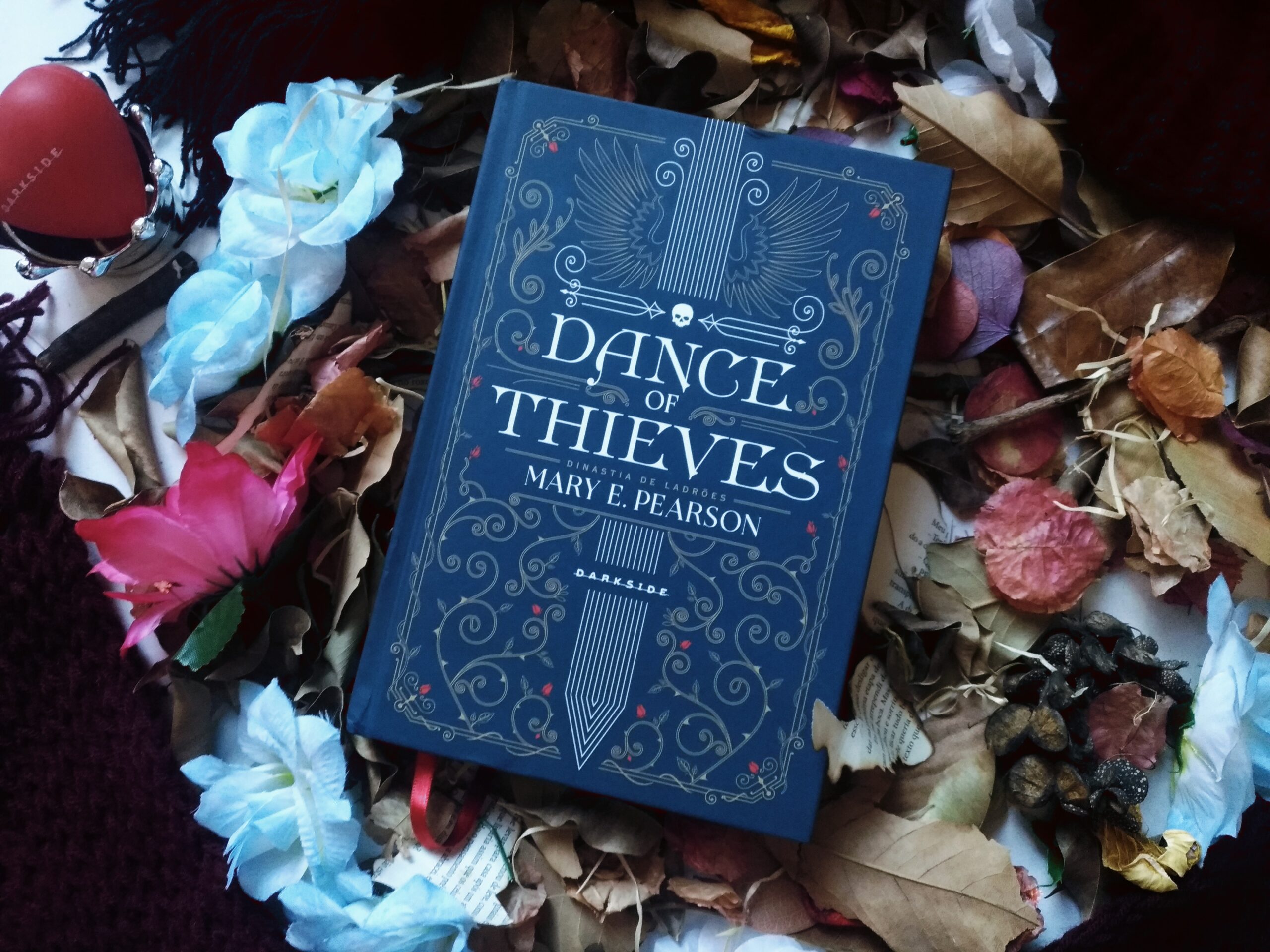DANCE OF THIEVES – MARY E. PEARSON (#1 DINASTIA DE LADRÕES) | RESENHA