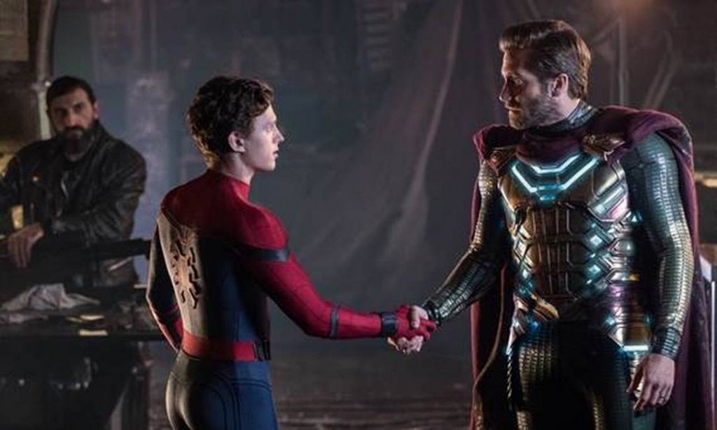 HOMEM-ARANHA: LONGE DE CASA