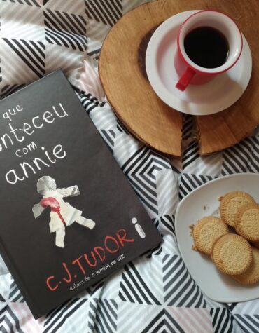 O QUE ACONTECEU COM ANNIE – C. J. TUDOR | RESENHA