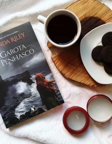 A GAROTA DO PENHASCO – LUCINDA RILEY | RESENHA