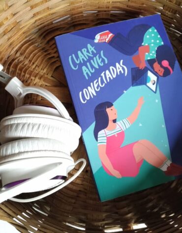 CONECTADAS – CLARA ALVES | RESENHA CONECTADAS – CLARA ALVES | RESENHA