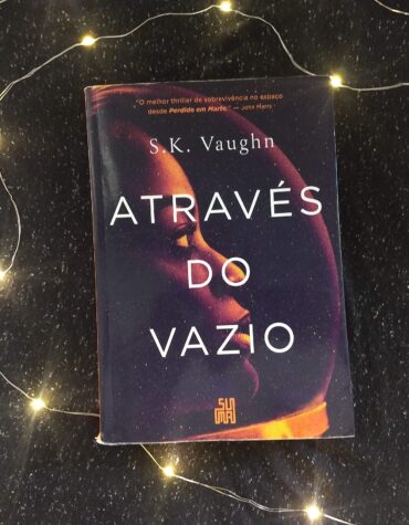 ATRAVÉS DO VAZIO – S.K. VAUGHN | RESENHA