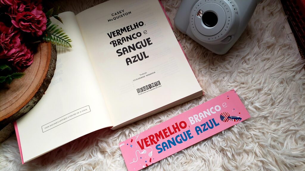 Livro Vermelho, Branco e sangue Azul da autora Casey McQuiston 