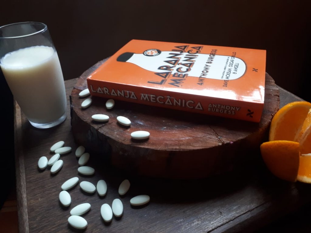 LARANJA MECÂNICA - ANTHONY BURGESS 