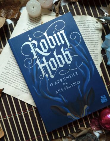 O APRENDIZ DE ASSASSINO – ROBIN HOBB | RESENHA