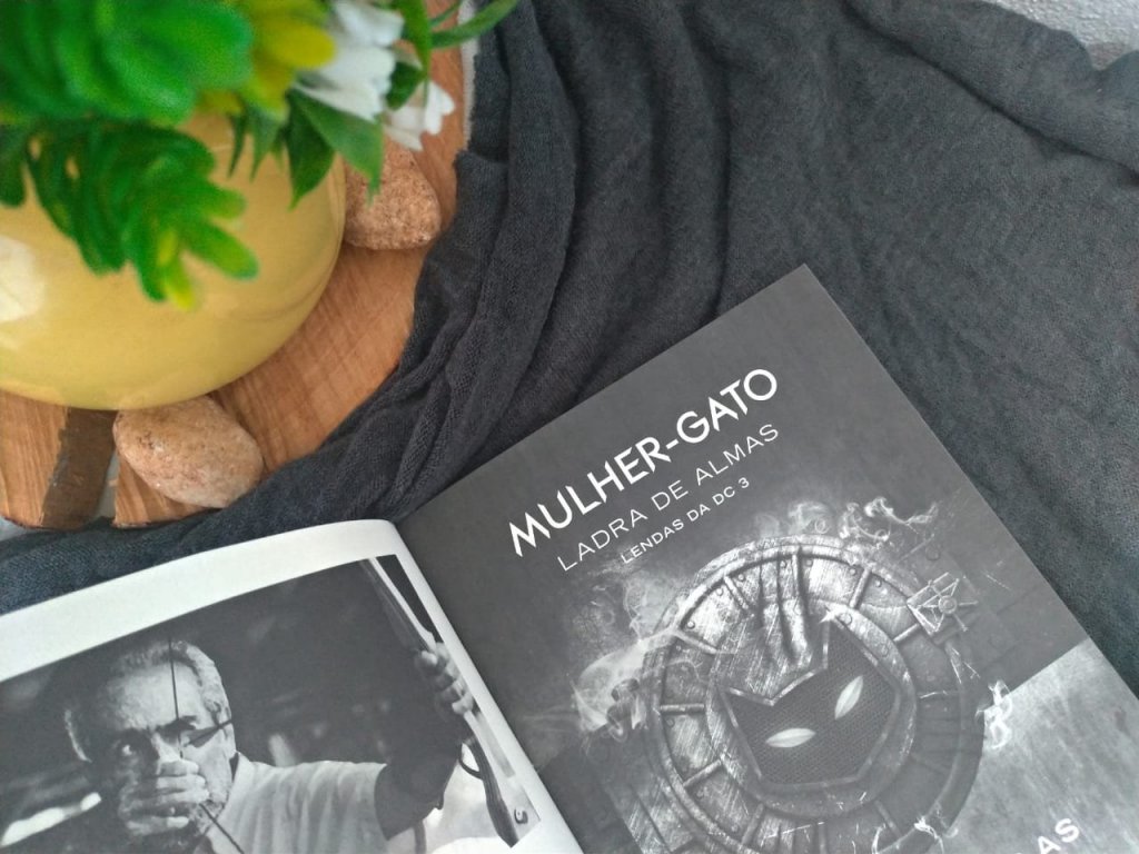 MULHER-GATO – SARAH J. MAAS