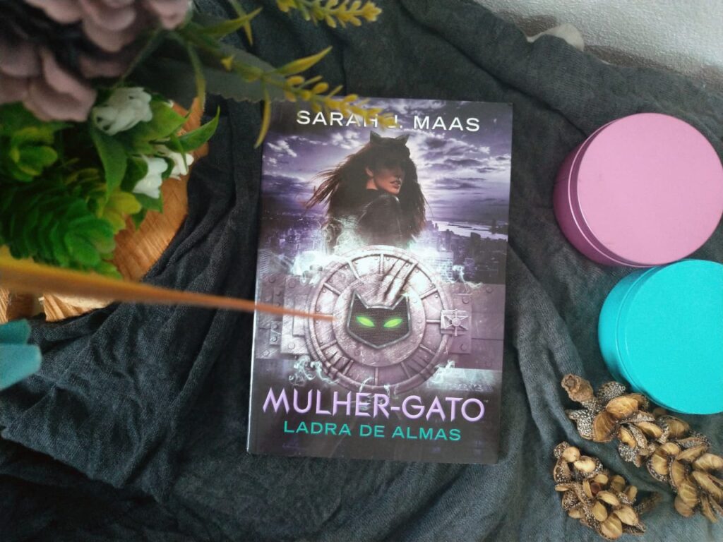 MULHER-GATO: LADRA DE ALMAS – SARAH J. MAAS | RESENHA