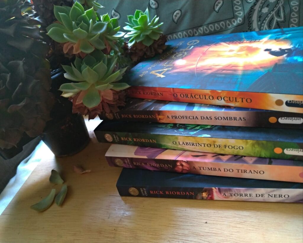 AS PROVAÇÕES DE APOLO – RICK RIORDAN AS PROVAÇÕES DE APOLO – RICK RIORDAN