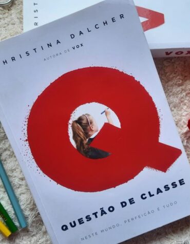QUESTÃO DE CLASSE – CHRISTINA DALCHER | RESENHA