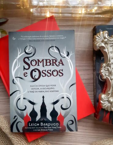 SOMBRA E OSSOS – LEIGH BARDUGO | RESENHA