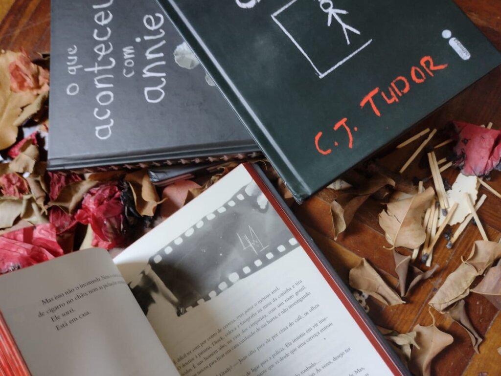 GAROTAS EM CHAMAS – C. J. TUDOR C. J. TUDOR