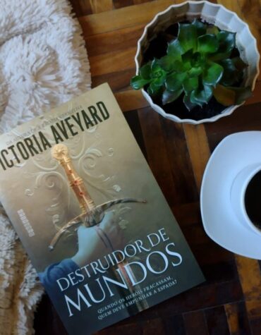 DESTRUIDOR DE MUNDOS – VICTORIA AVEYARD | RESENHA