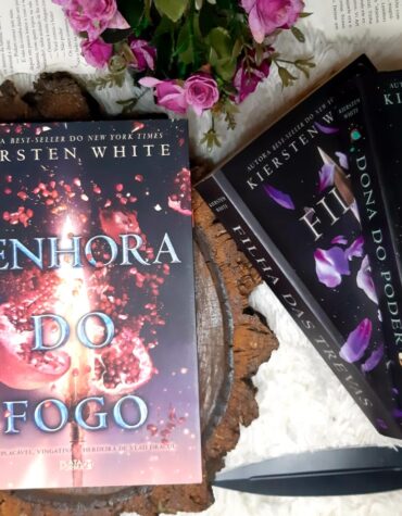 SENHORA DO FOGO – KIERSTEN WHITE | RESENHA