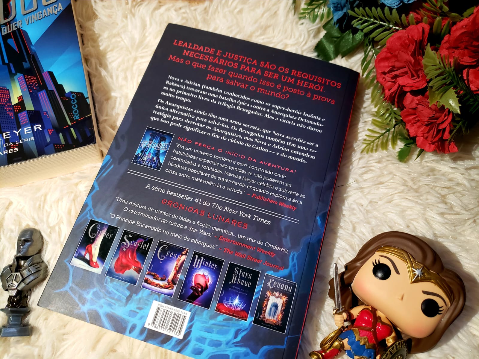 ARQUI-INIMIGOS – MARISSA MEYER | RESENHA