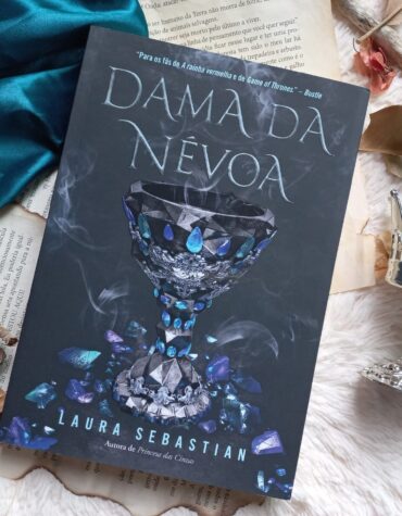 DAMA DA NÉVOA – LAURA SEBASTIAN | RESENHA