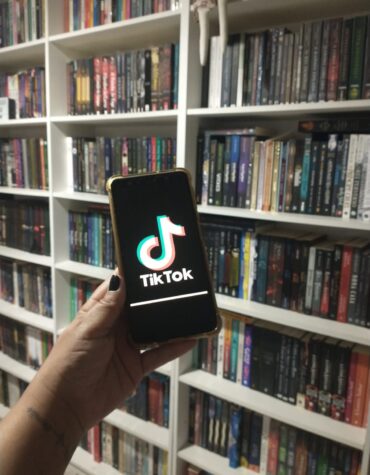 OS LIVROS DE FANTASIAS MAIS INDICADAS PELOS TIKTOKS OS LIVROS DE FANTASIAS MAIS INDICADAS PELOS TIKTOKS