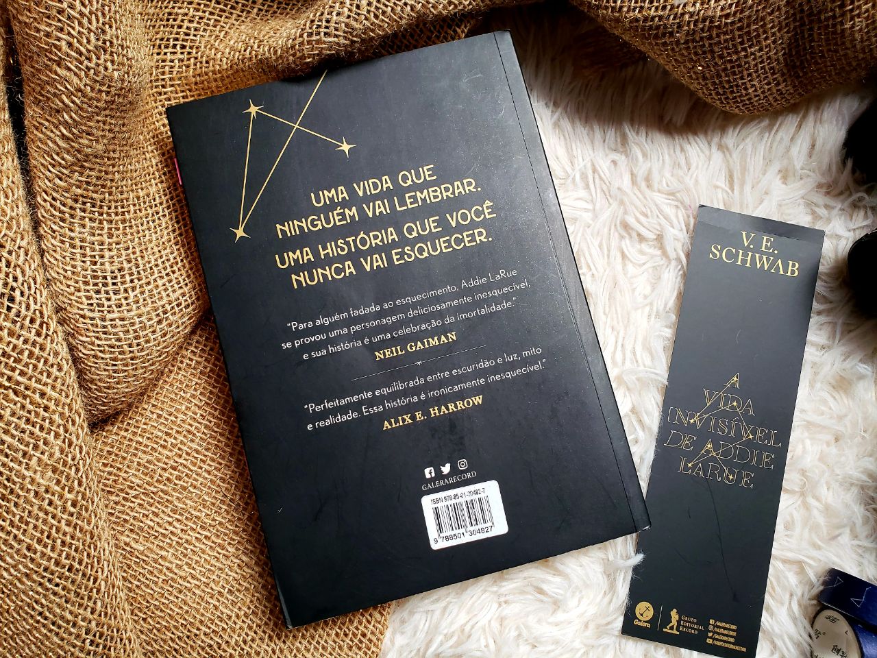 frases autora V.E Schwab
