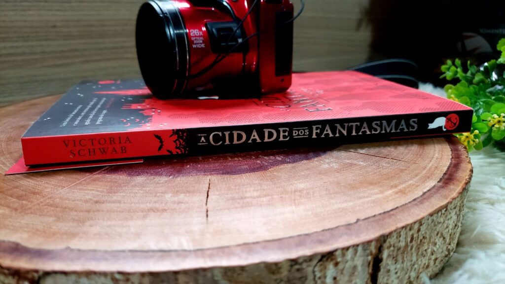 A CIDADE DOS FANTASMAS – VICTORIA SCHWAB