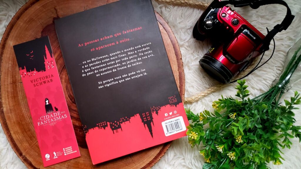 A CIDADE DOS FANTASMAS – VICTORIA SCHWAB