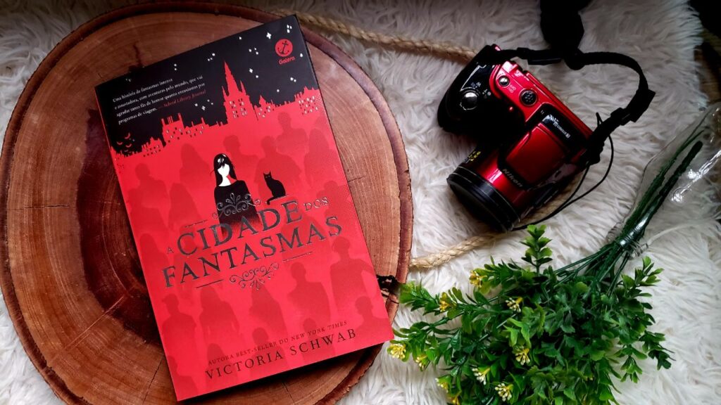 A CIDADE DOS FANTASMAS – VICTORIA SCHWAB | RESENHA