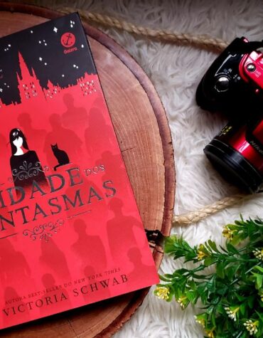 A CIDADE DOS FANTASMAS – VICTORIA SCHWAB | RESENHA