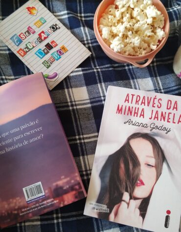 “ATRAVÉS DA MINHA JANELA” UMA HISTÓRIA SOBRE UM DEUS GREGO, UMA BRUXA E A SENHA DO WI-FI – ARIANA GODOY | RESENHA (#1 TRILOGIA IRMÃOS HIDALGO) “ATRAVÉS DA MINHA JANELA” UMA HISTÓRIA SOBRE UM DEUS GREGO, UMA BRUXA E A SENHA DO WI-FI – ARIANA GODOY | RESENHA (#1 TRILOGIA IRMÃOS HIDALGO)