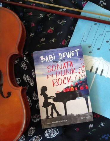 SONATA EM PUNK ROCK É UMA LEITURA QUE ME SALVOU DE UMA RESSACA LITERÁRIA – BABI DEWET (#1 CIDADE DA MÚSICA) | RESENHA SONATA EM PUNK ROCK É UMA LEITURA QUE ME SALVOU DE UMA RESSACA LITERÁRIA – BABI DEWET (#1 CIDADE DA MÚSICA) | RESENHA