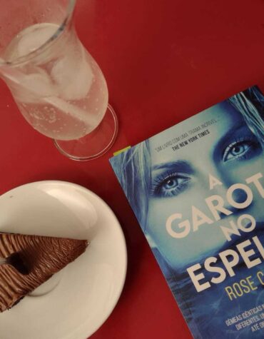 A GAROTA NO ESPELHO; VOCÊ NUNCA SABE AO CERTO EM QUEM PODE CONFIAR – ROSE CARLYLE | RESENHA