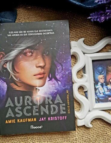 AURORA ASCENDE – AMIE KAUFMAN & JAY KRISTOFF| RESENHA