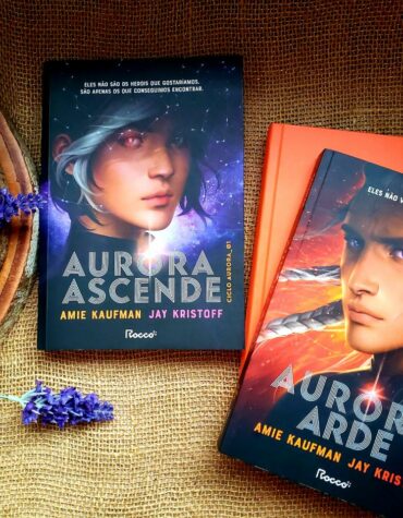 AURORA ARDE: O ESQUADRÃO MAIS AMADO ESTÁ DE VOLTA – AMIE KAUFMAN E JAY KRISTOFF | RESENHA