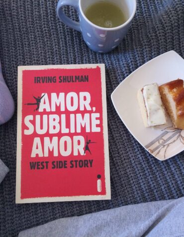 “AMOR, SUBLIME AMOR” DA BROADWAY PARA ÀS PÁGINAS E AS TELAS