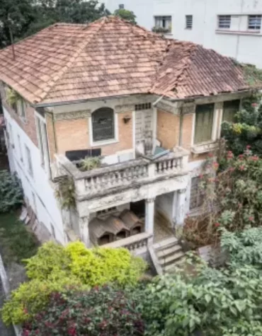 “A Mulher da Casa Abandonada” o fenômeno da internet “A Mulher da Casa Abandonada” o fenômeno da internet