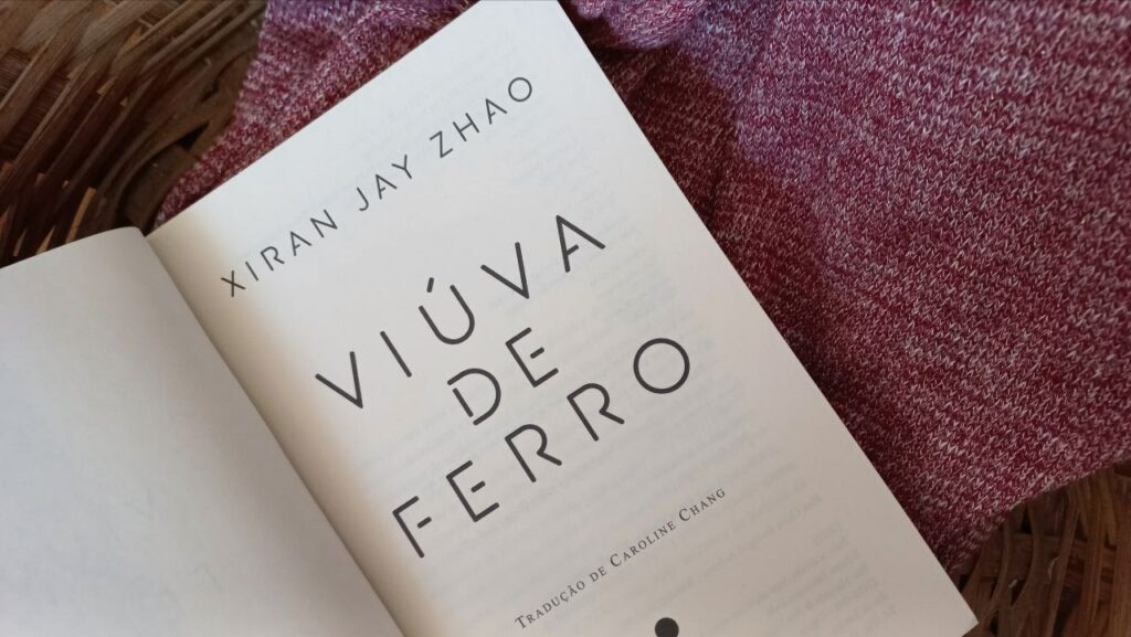 Primeira pagina do livro Viúva de Ferro 
