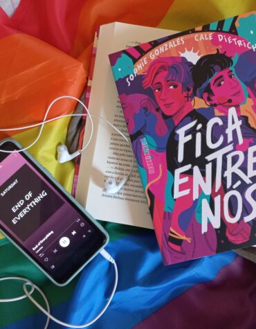 “FICA ENTRE NÓS”: ENTROU FÁCIL NA MINHA LISTA DE LIVROS FAVORITOS