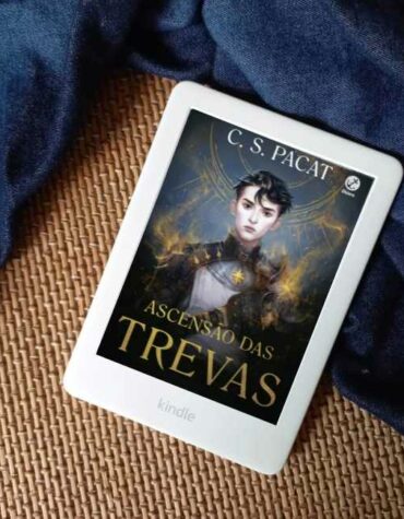 ASCENSÃO DAS TREVAS, DE C. S. PACAT – ESTÁ CHEGANDO AO BRASIL, E NÓS VAMOS PANFLETAR