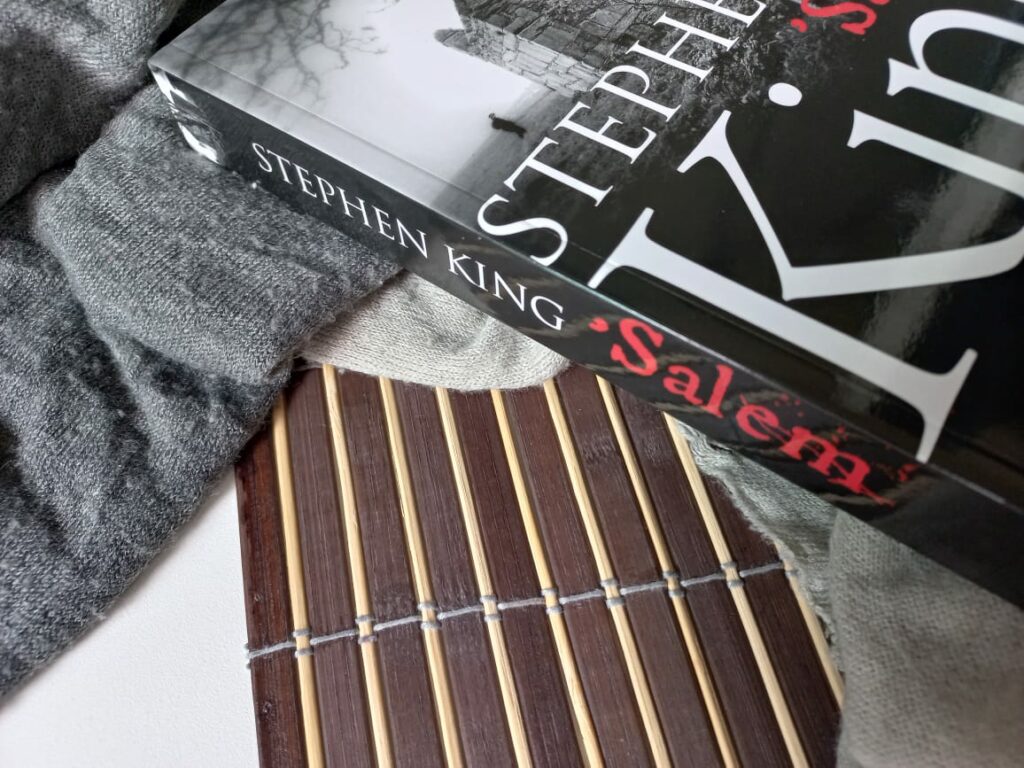 Lombada do livro Salem