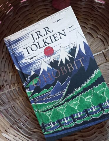 RESENHA DO LIVRO O HOBBIT – J.R.R. TOLKIEN RESENHA DO LIVRO O HOBBIT – J.R.R. TOLKIEN