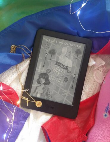 EU BEIJEI SHARA WHEELER: UMA COMÉDIA ROMÂNTICA ADOLESCENTE E COM TEMÁTICA LGBTQIA+ EU BEIJEI SHARA WHEELER: UMA COMÉDIA ROMÂNTICA ADOLESCENTE E COM TEMÁTICA LGBTQIA+