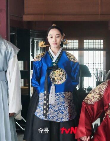 UNDER THE QUEEN’S UMBRELLA (PAPEL DE RAINHA) DORAMA LINDO INCRÍVEL PARA ASSISTIR NA NETFLIX