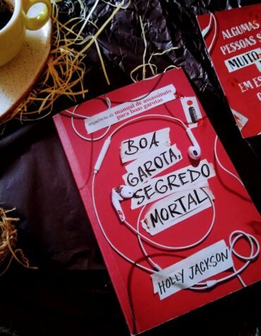 BOA GAROTA, SEGREDO MORTAL – HOLLY JACKSON: A CONTINUIDADE DE MANUAL DE ASSASSINATO PARA BOAS GAROTAS