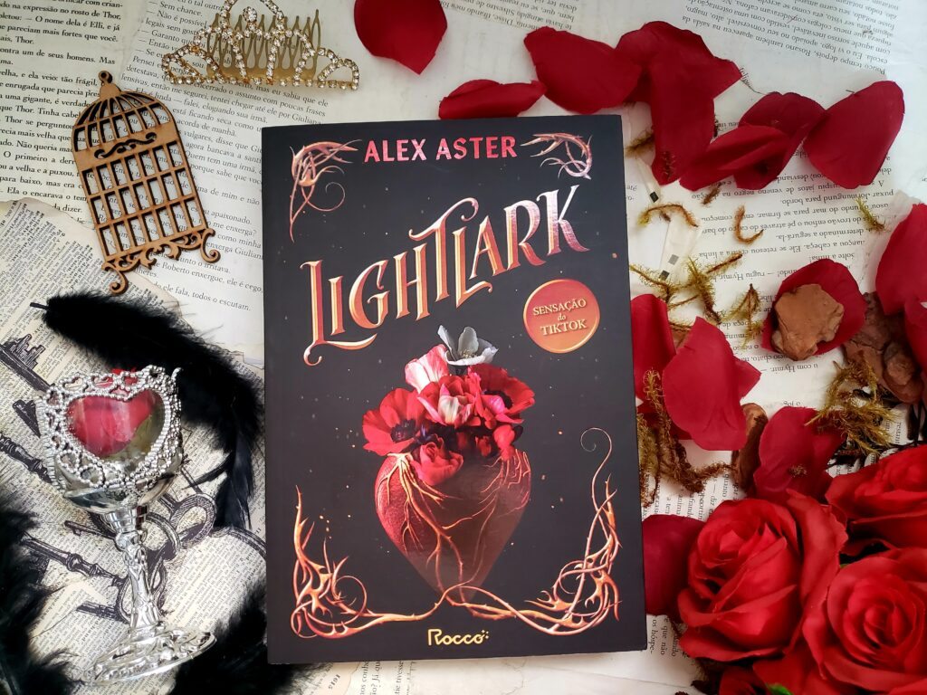 LIGHTLARK É UM CONTO DE FADAS SOMBRIO E CONTROVERSO LIGHTLARK É UM CONTO DE FADAS SOMBRIO E CONTROVERSO
