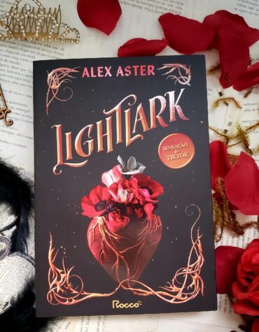 LIGHTLARK É UM CONTO DE FADAS SOMBRIO E CONTROVERSO