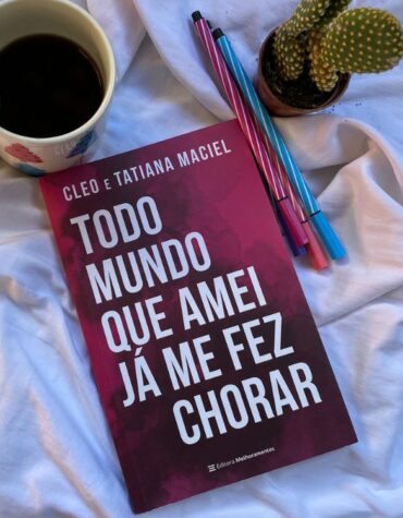 Resenha do livro: Todo Mundo Que Amei Já Me Fez Chorar, Cleo e Tatiana