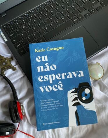 EU NÃO ESPERAVA VOCÊ, DE KATIE COTUGNO UM CLICHÊ MUITO GOSTO DE LER