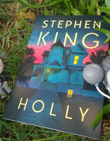 HOLLY, STEPHEN KING – O LIVRO SOLO DA PERSONAGEM QUE GANHOU O CORAÇÃO DO LEITOR FIEL | RESENHA