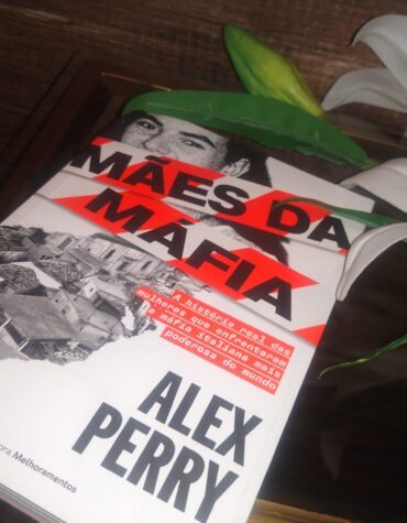 MÃES DA MÁFIA – A HISTÓRIA REAL DAS MULHERES QUE ENFRENTARAM A MÁFIA ITALIANA MAIS PODEROSA DO MUNDO, ALEX PERRY | RESENHA MÃES DA MÁFIA – A HISTÓRIA REAL DAS MULHERES QUE ENFRENTARAM A MÁFIA ITALIANA MAIS PODEROSA DO MUNDO, ALEX PERRY | RESENHA
