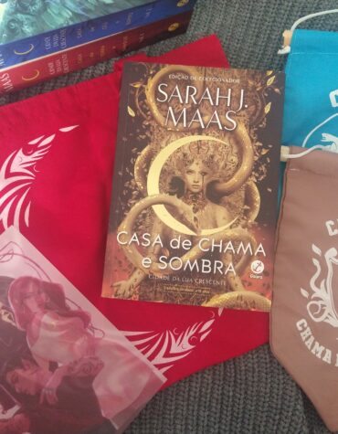 “CASA DE CHAMA E SOMBRA”: UM LANÇAMENTO MUITO ESPERADO DE SARAH J. MAAS